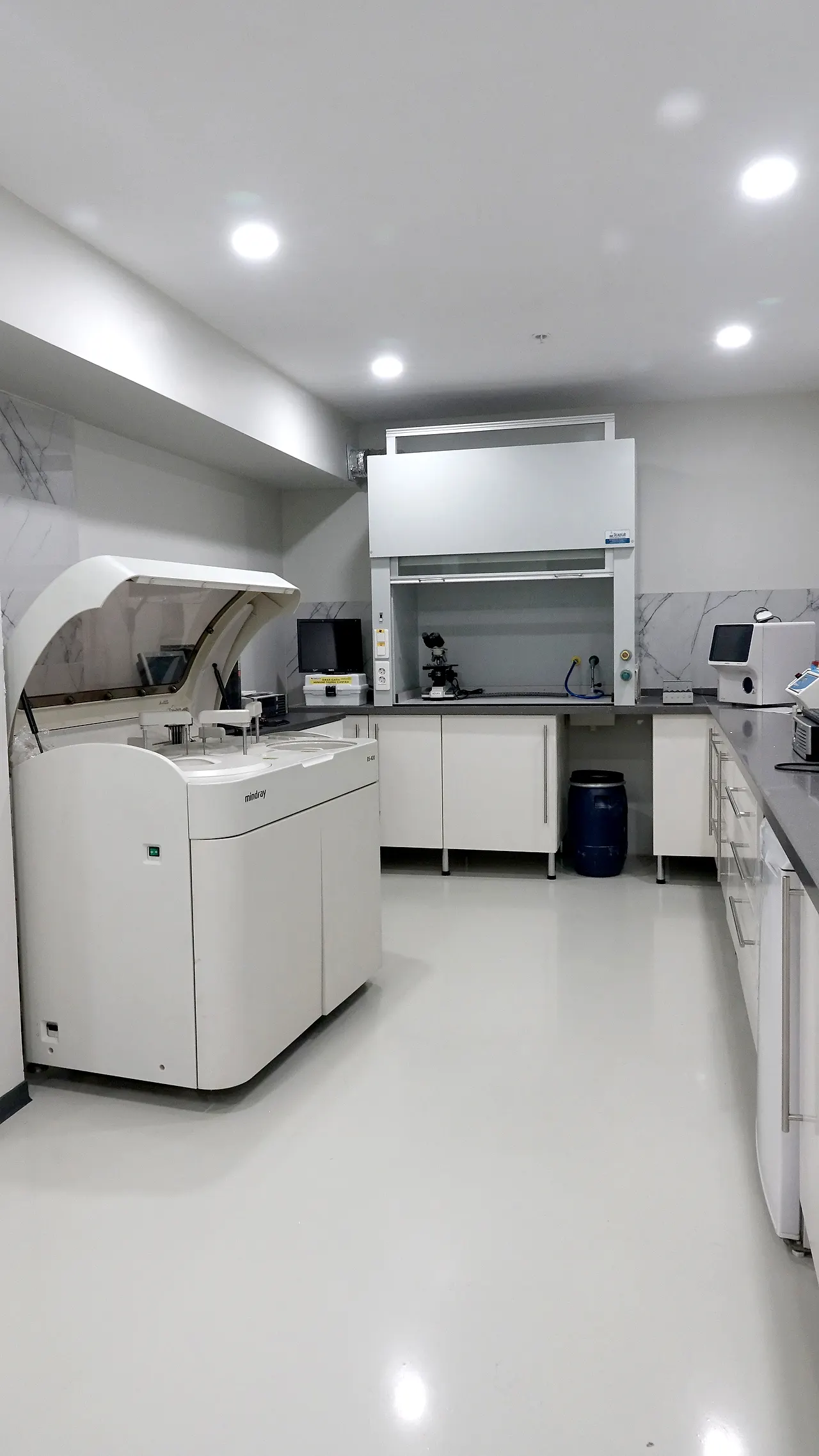 Rentek Laboratuvarı'nın analiz cihazlarının bulunduğu çalışma alanı